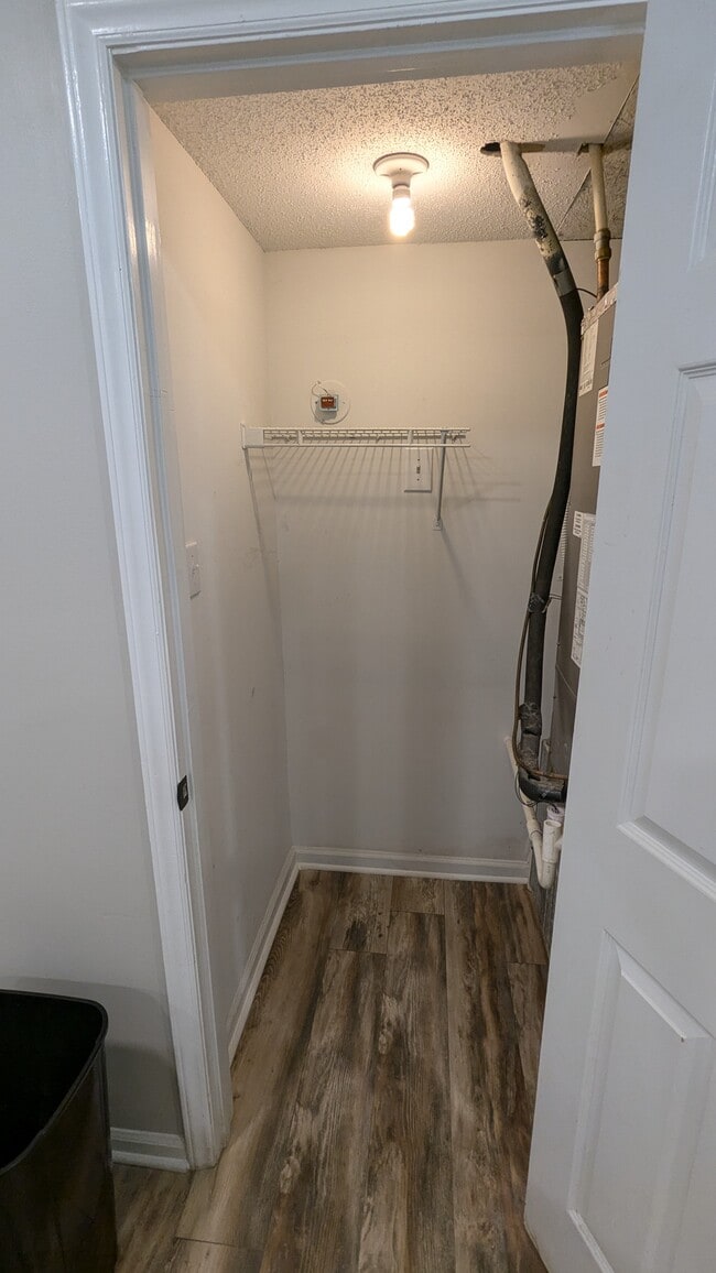 Building Photo - 2107 Alpine Rd