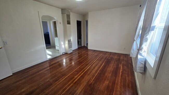 Foto del edificio - 1013 E Adams Ave