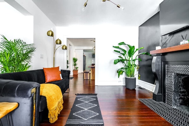 Building Photo - 33 Lundy St