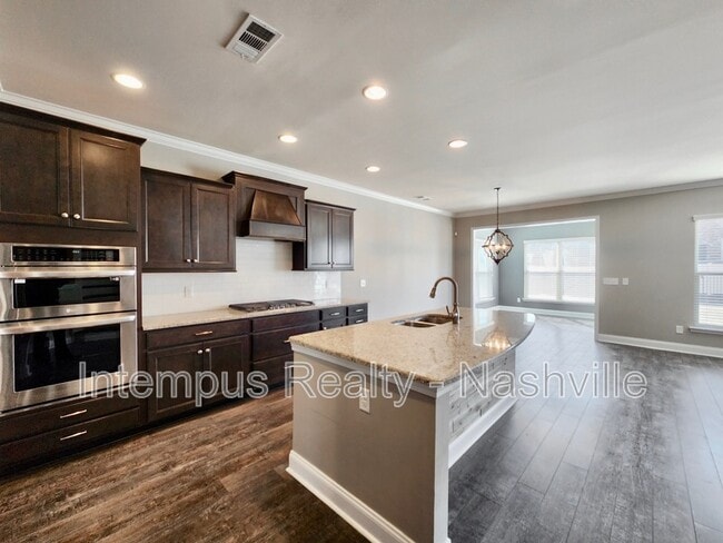 Building Photo - 1005 Maleventum Way
