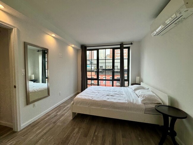 Building Photo - 433 W 53rd St