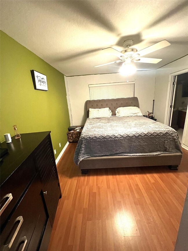 Building Photo - 9675 Lago Dr