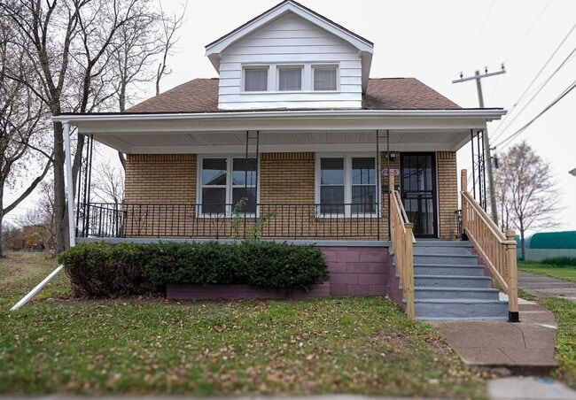 Building Photo - This beautifully updated 3-bedroom, 1-bath single-family home is ready for move-in!