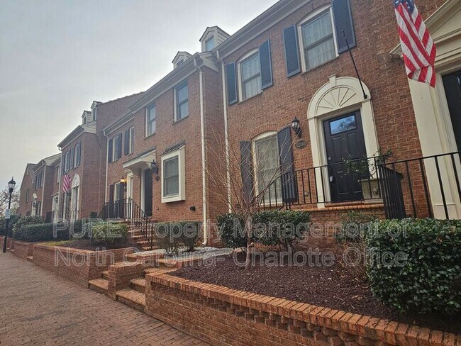 Building Photo - 520 N Poplar St
