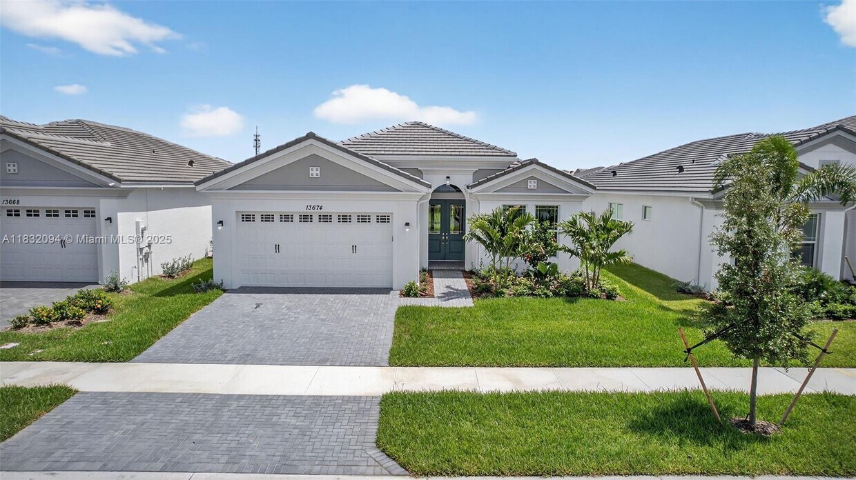 Foto principal - 13674 Spruce Pne Dr