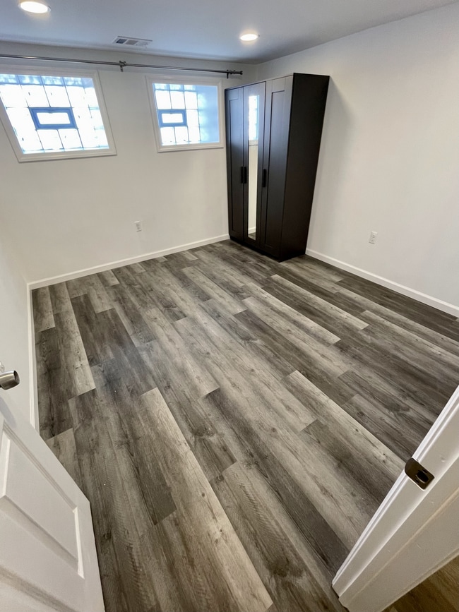 [RENTED] Unit E, ONE BEDROOM - 4716 Chestnut St