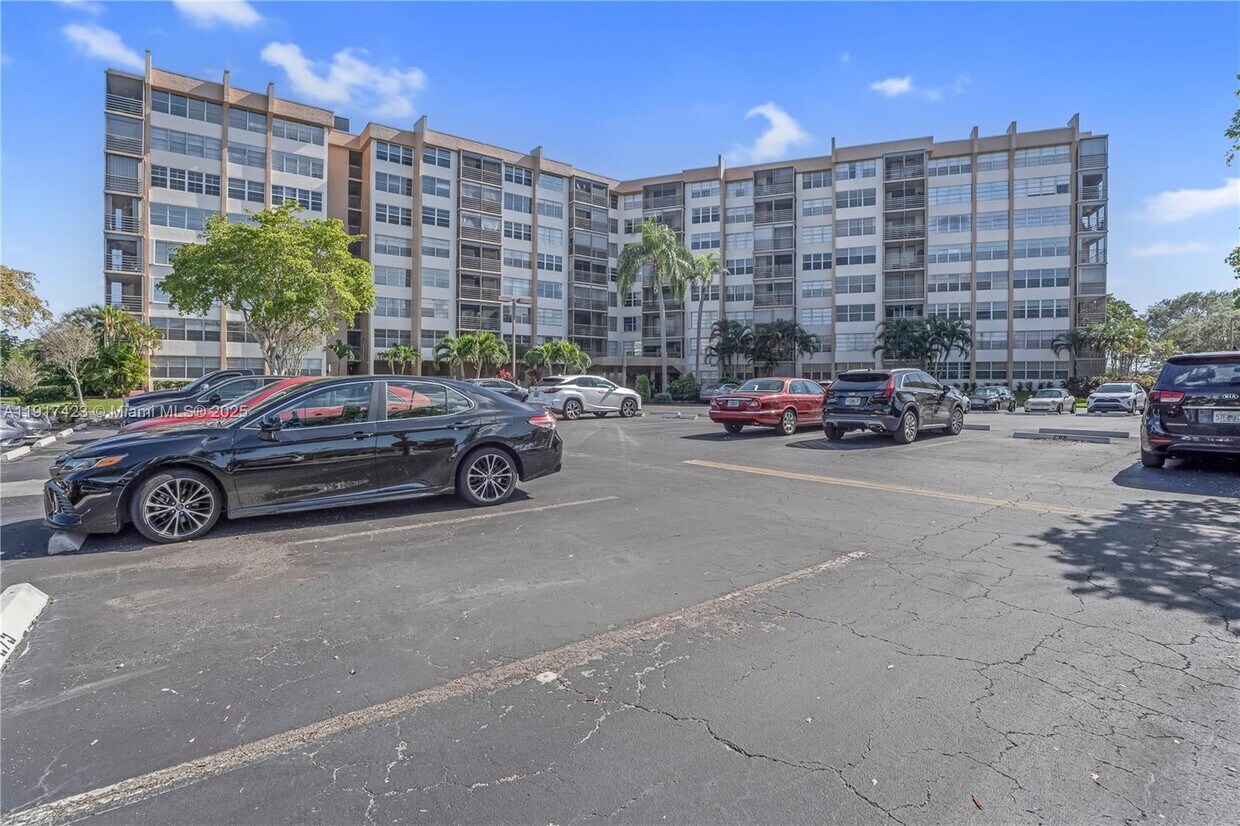 Foto principal - 1200 St Charles Pl