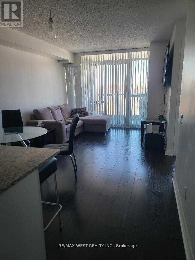 Photo du bâtiment - 525 Wilson Ave