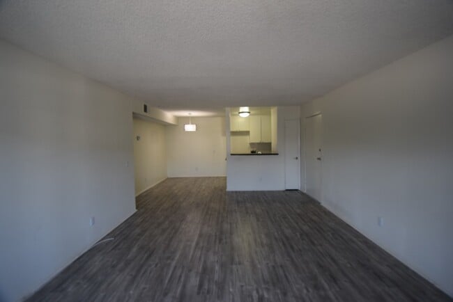 Foto del edificio - 13800 Sherman Way