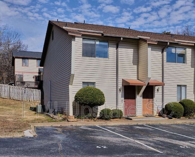 Building Photo - 100 Buttercup Way