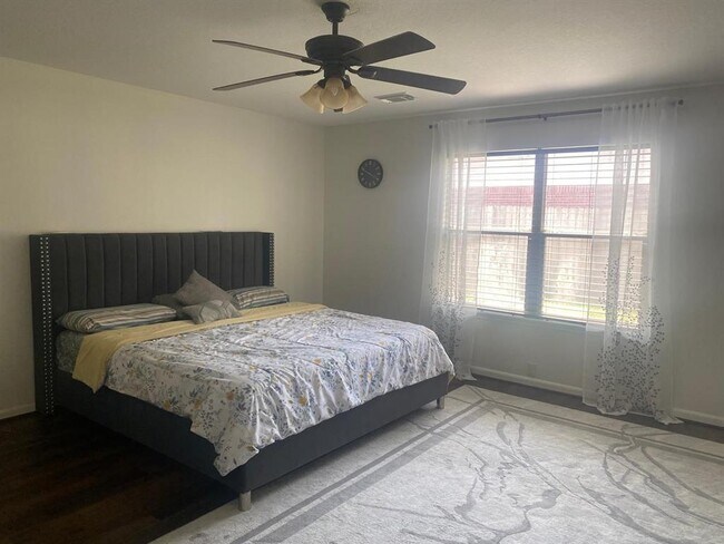 Foto del edificio - 4615 Pin Oak Creek Ln