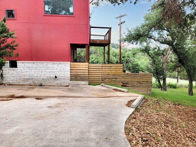 Building Photo - 325 Southwind Rd