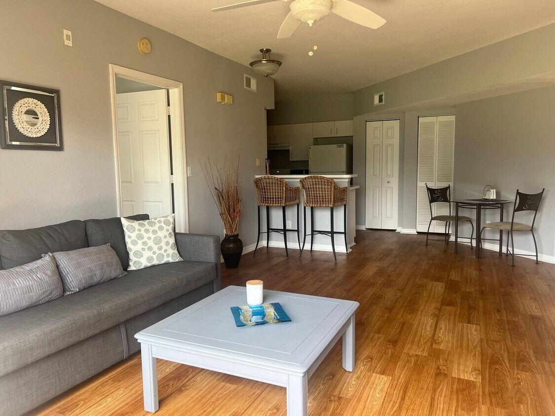 Foto principal - ***VERY REASONABLE RATE***FULLY FURNISHED ...