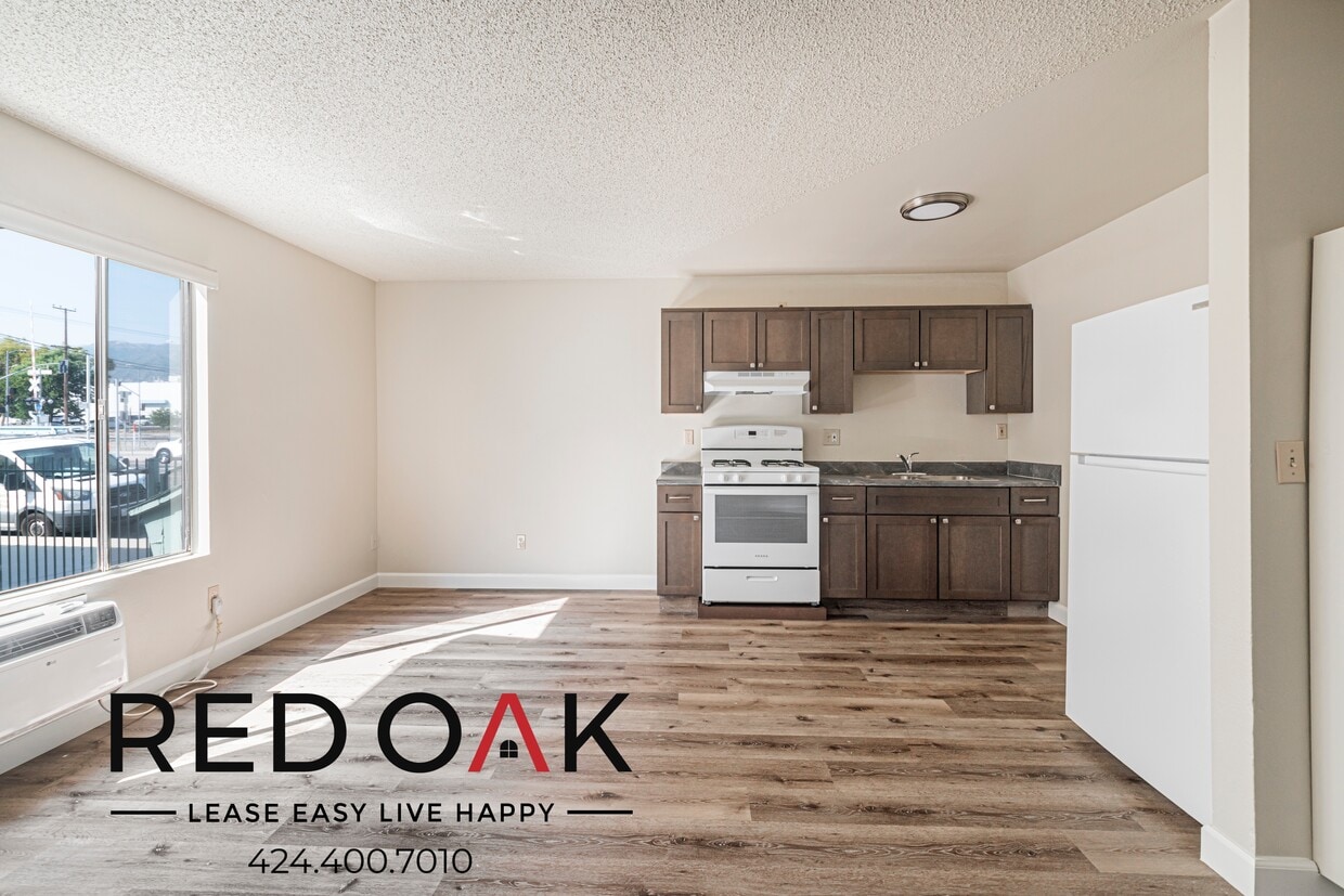 Foto principal - 12883 San Fernando Rd