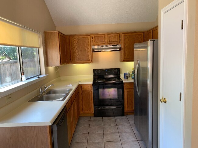 Foto del edificio - 941 Ramblewood Dr