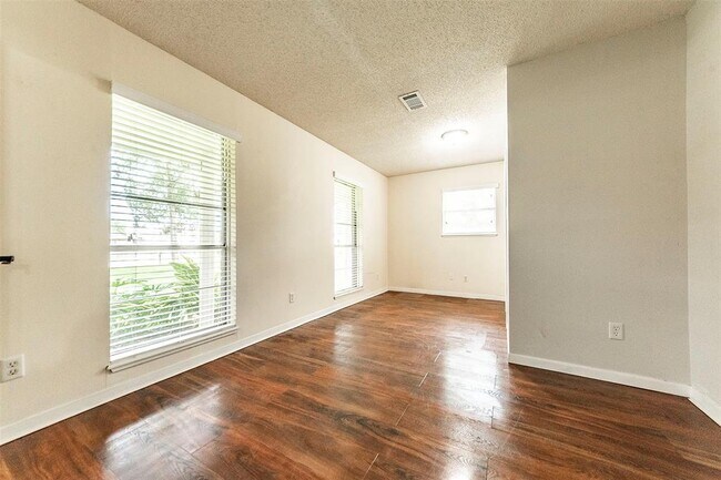 Foto del edificio - 11 S Amburn Rd