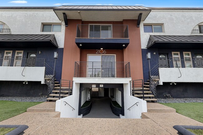 Building Photo - CitiZen Beach Collection on Manhattan