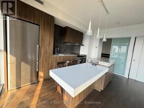 Building Photo - 101 Charles St E