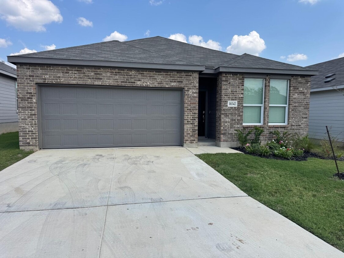 Front of house - 10342 Bridgton Ml
