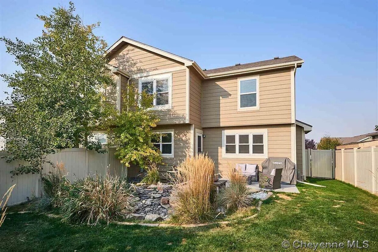 Primary Photo - Luxurious 4 Bedroom, 4 Bathroom Townhouse ...