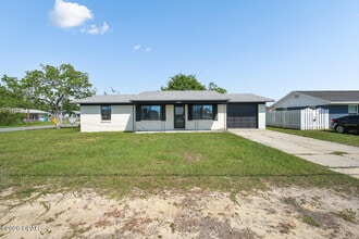 Building Photo - 922 Everitt Ave