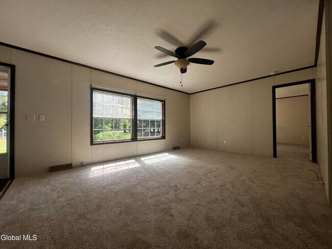 Foto del edificio - 362 Hoags Corners Rd