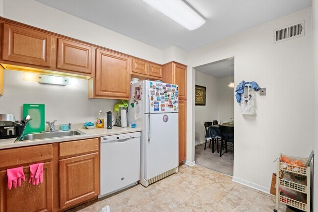 Building Photo - 460 74th St