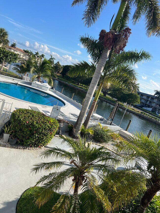 Building Photo - 467 Golden Isles Dr