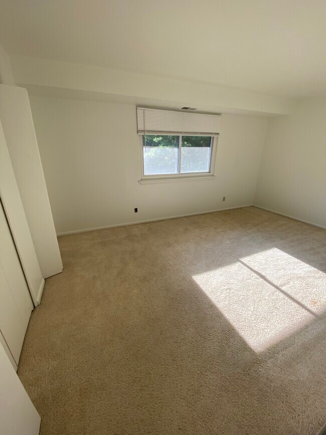 200 Erin Way Unit 204, Reisterstown, MD 21136 Condo for Rent in Reisterstown, MD