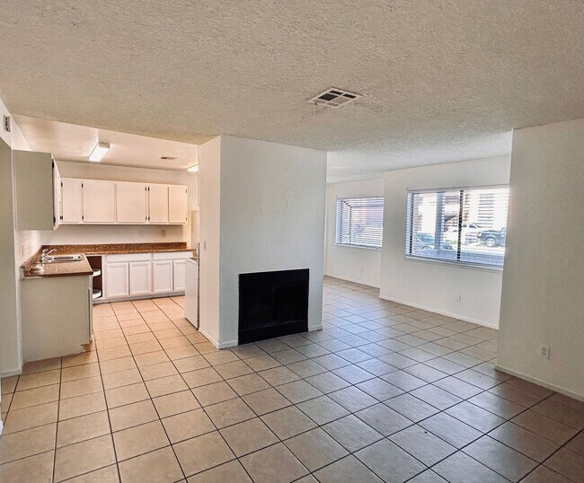 Foto del edificio - 6217 Yerba Ln