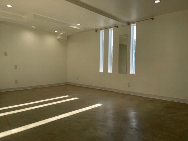 Building Photo - 479 Nassau Ave