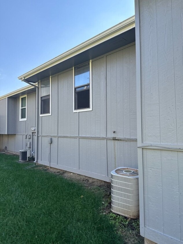 Building Photo - Duplex