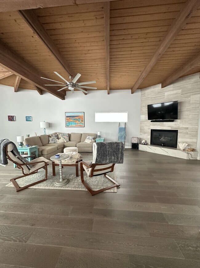 Building Photo - 5346 Sandpiper Way
