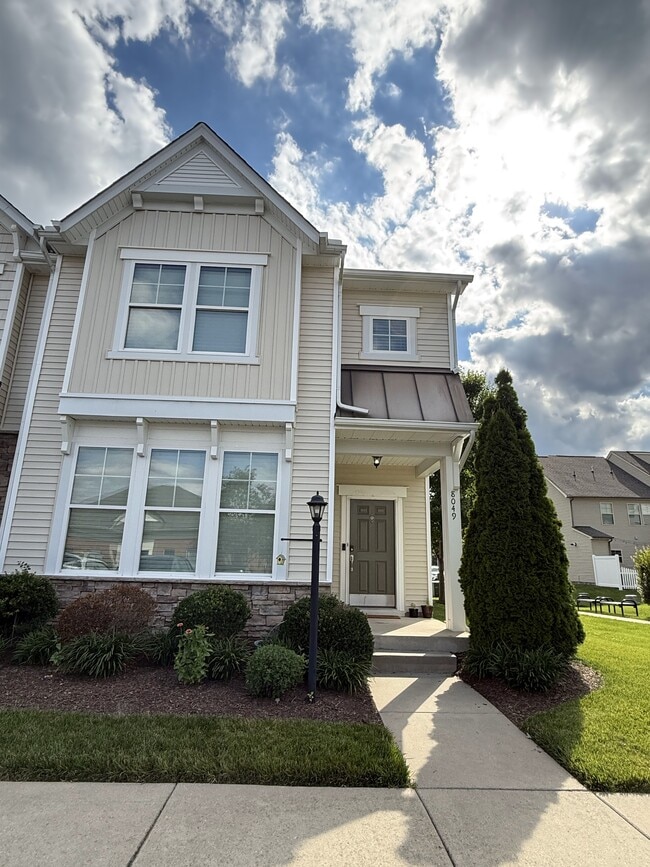 Building Photo - 8049 Ellendale Dr