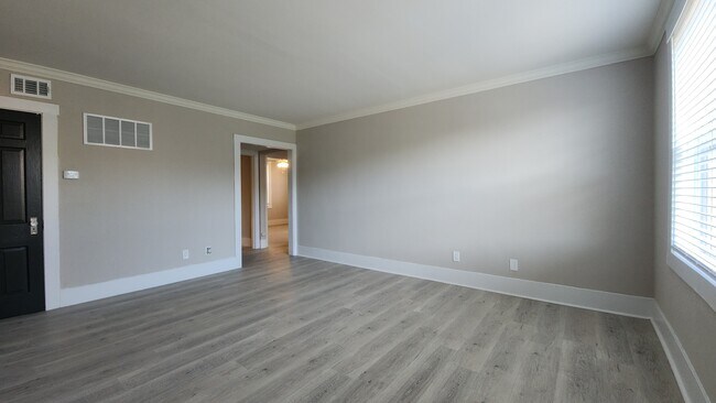 Foto del edificio - 803 Westwood Dr