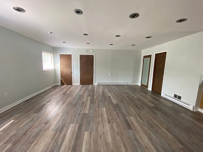 Building Photo - 340 W 26th St