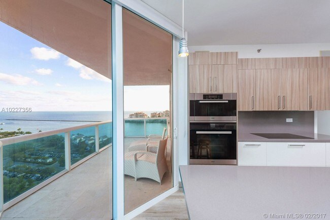 Foto del edificio - 300 South Pointe Dr