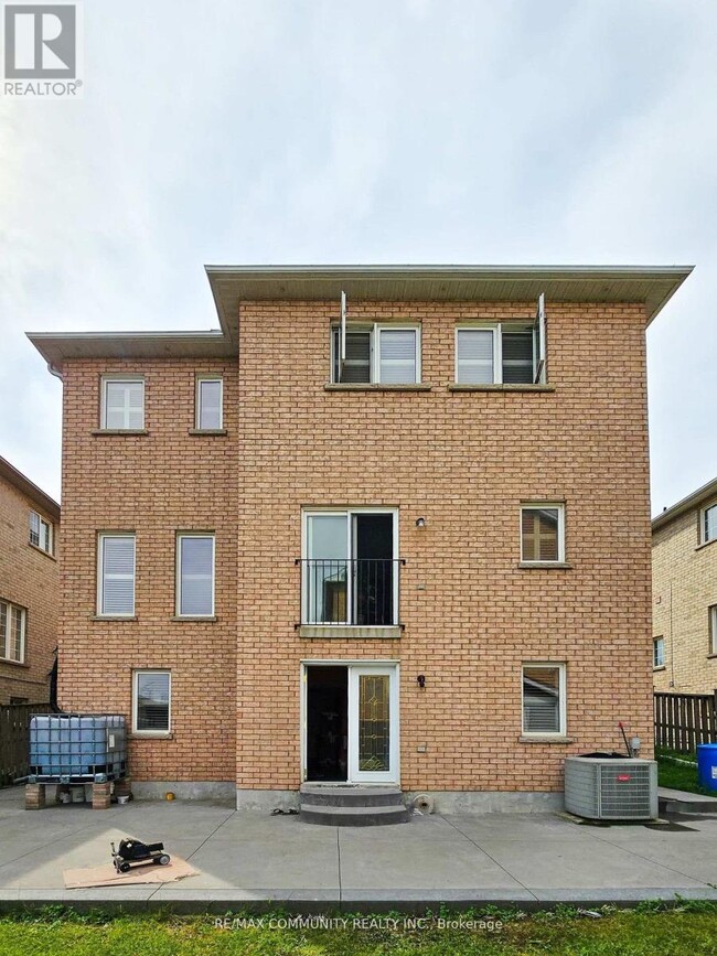 Building Photo - 3336 Denison St