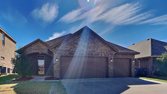 Foto del edificio - Very Nice 3 Bedroom 2 Bath Home in Edmond