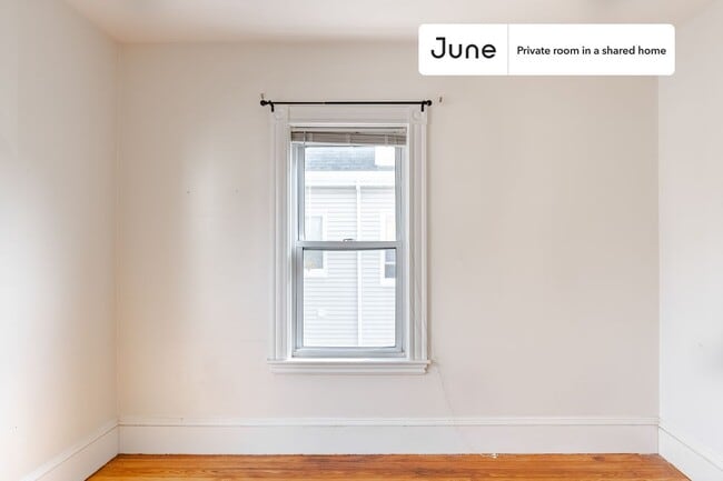 Foto del edificio - Room in Shared 4 bed/1 bath home