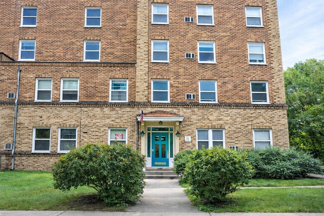 Building Photo - The Remington Campus Apartments