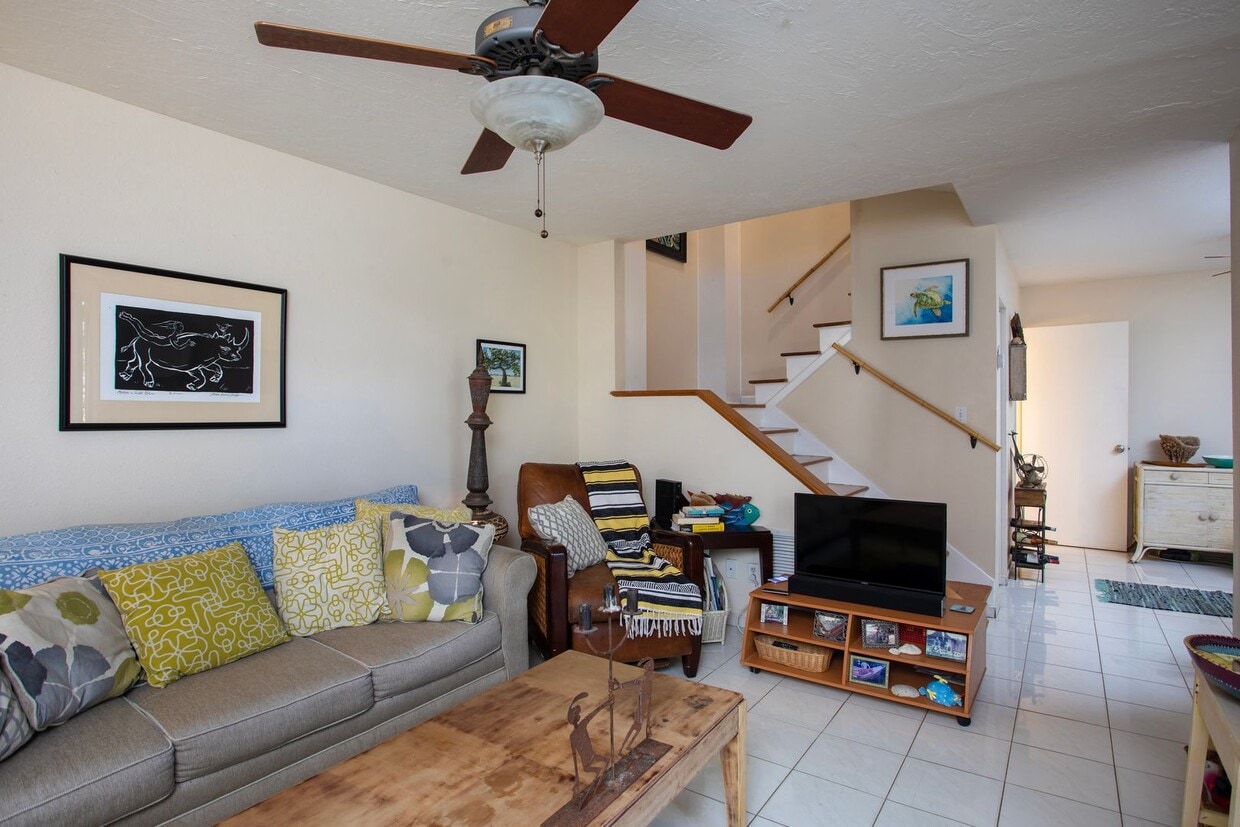 Primary Photo - 3 Bedroom 1 bath and 2 half Baths with a g...
