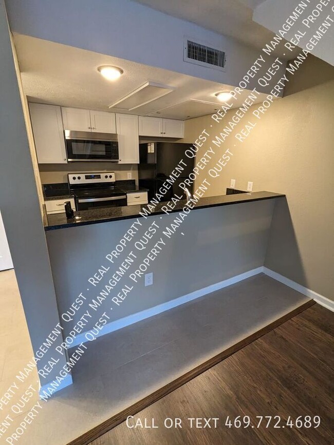 Building Photo - 4632 Country Creek Dr