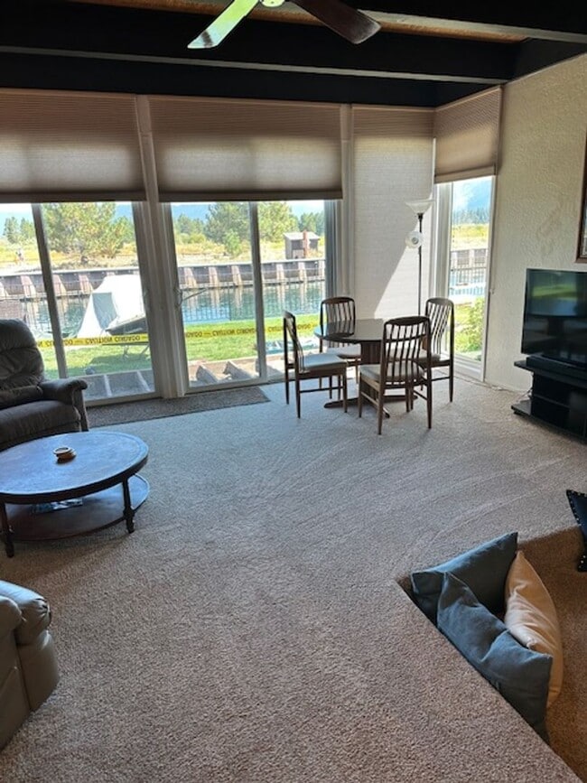 Building Photo - Condo with beautiful channel views and boa...