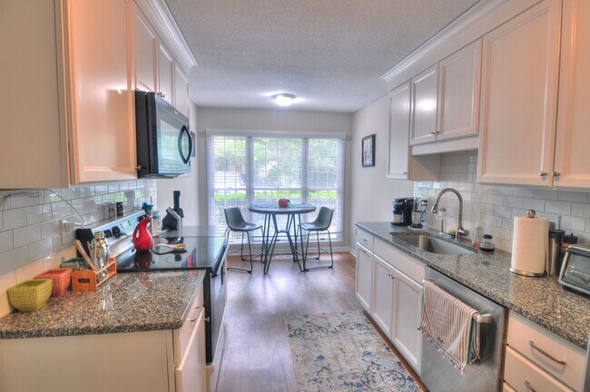 Foto del edificio - Minutes to UNC-Chapel Hill - 2 bedroom Tow...