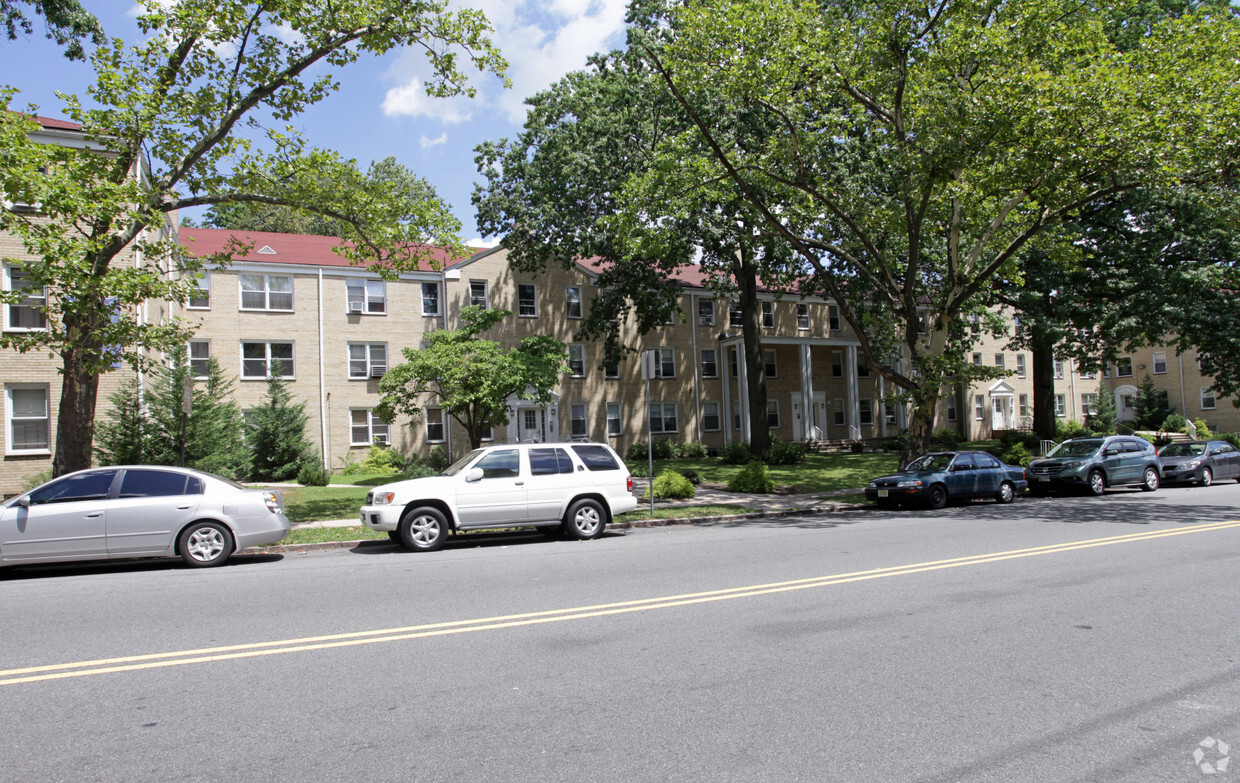 Building Photo - 129 Chancellor Ave