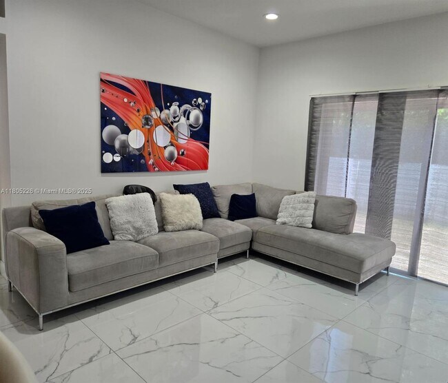 Foto del edificio - 18402 NW 56th Pl