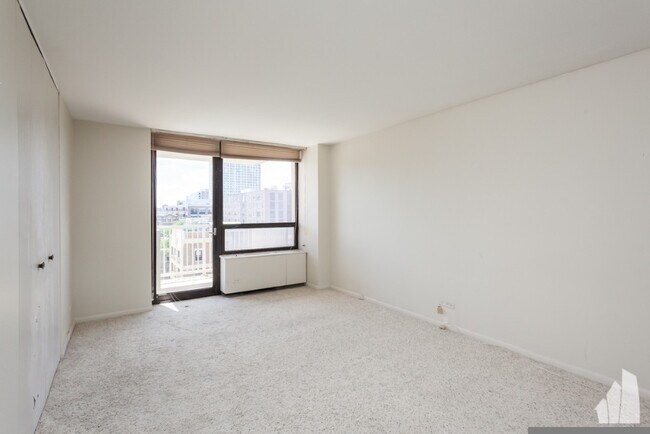 Foto del edificio - 3930 N Pine Grove Ave