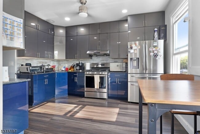 Building Photo - 737 Jackson Ave