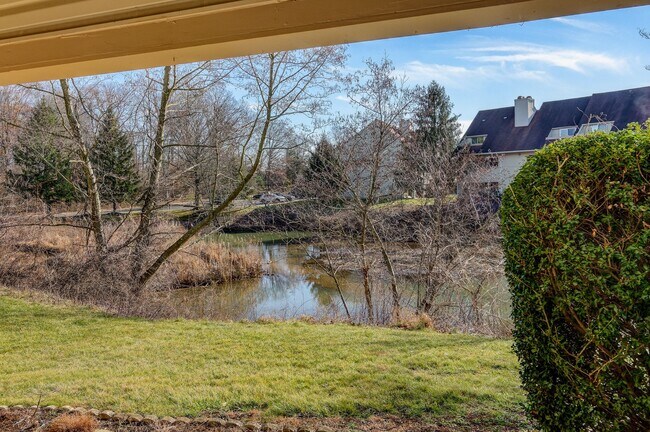 Foto del edificio - 242 Tavistock Rd